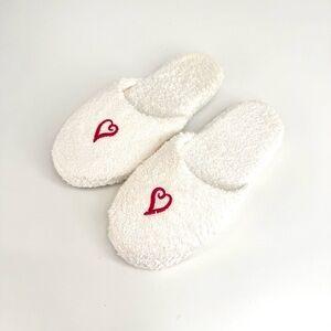 Victoria's Secret White Terry Vintage Embroidered Heart Slippers NEW